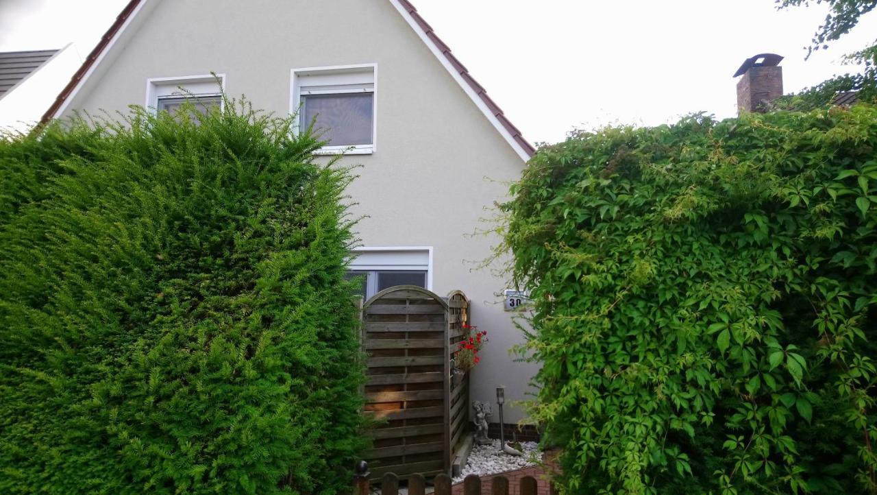 Privates Einzelzimmer Bei Der Weser-ems-halle Homestay Oldenburg
