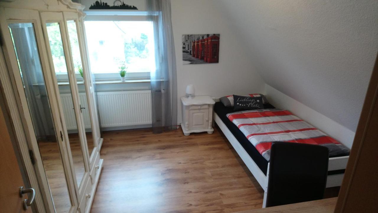 Homestay Privates Einzelzimmer Bei Der Weser-ems-halle
